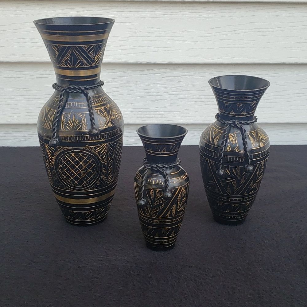 Set of 3 Vintage Painted Brass Urns Vases with Gold Etching - Made in India - Picture 2 of 9